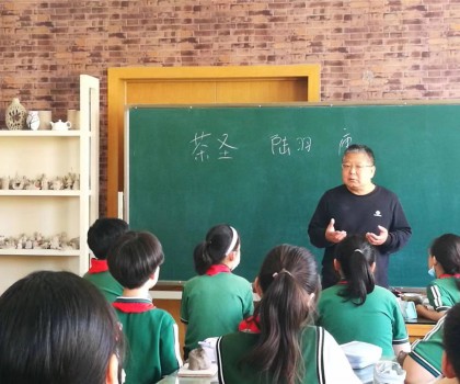 大學(xué)教授蒞臨石家莊市盛世長(zhǎng)安小學(xué)開展陶藝教學(xué)研討交流活動(dòng)