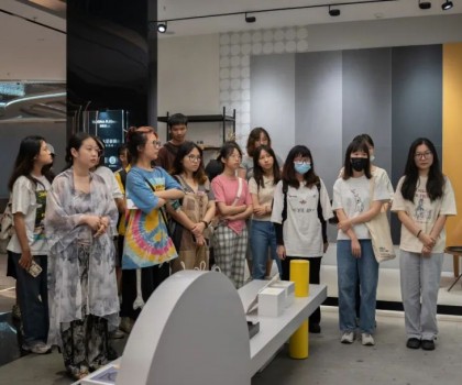 產(chǎn)學(xué)設(shè)計專訪 | 王琪：人才培養(yǎng)需打開向外看的通道，學(xué)生應(yīng)成為藝術(shù)賦能產(chǎn)業(yè)的實踐者