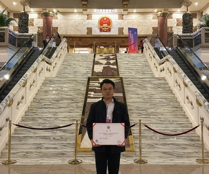 創(chuàng)新設(shè)計(jì) 勇攀高峰|獅王瓷磚榮獲“陶瓷入圍獎”！