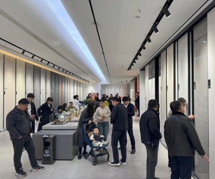 獅王瓷磚“云脈覺醒”發布會：共繪新藍圖 共贏2025！