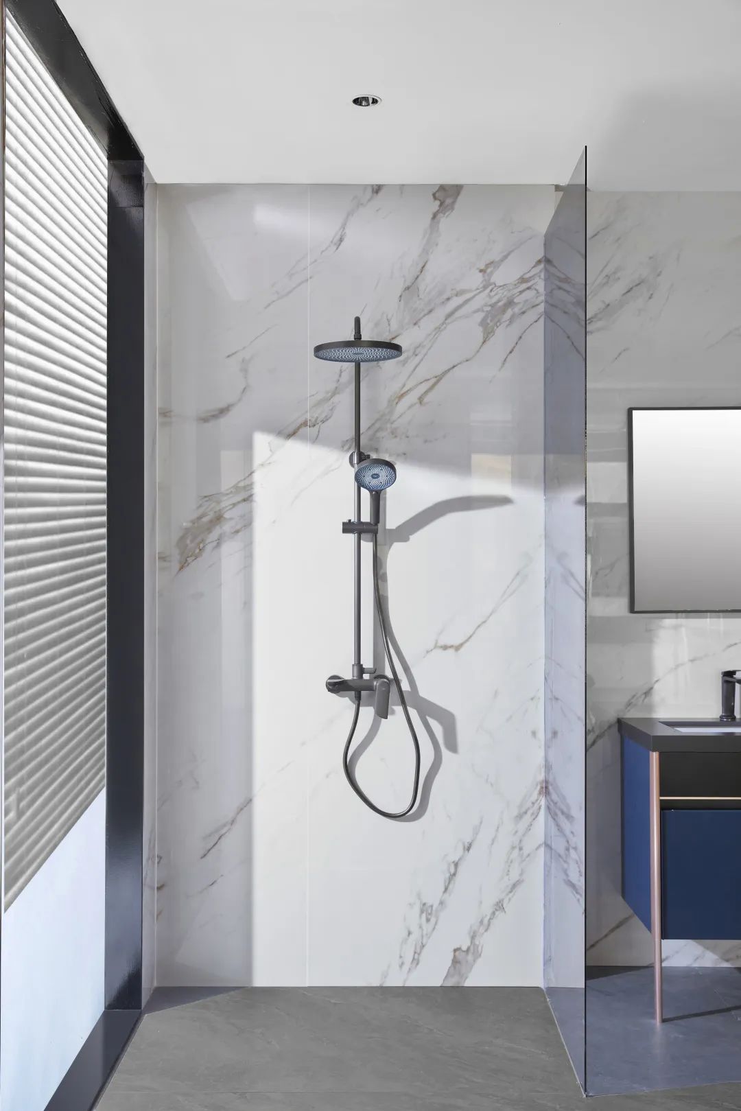 1671427586740046.jpg 東鵬整裝衛(wèi)浴銀裳系列丨全新「凈」界,帶你解鎖不一樣的衛(wèi)浴體驗(yàn)6.jpg