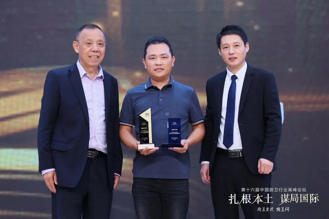 1678601110619659.jpg 品牌向上! 浪鯨衛(wèi)浴榮獲十大衛(wèi)浴品牌等三項大獎.jpg