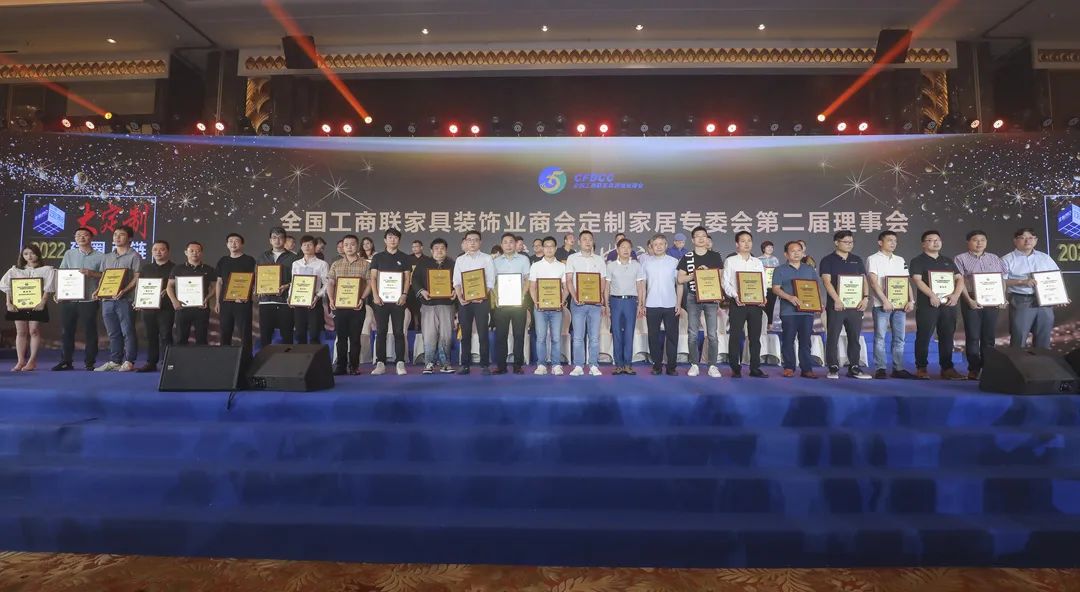 1678602209813758.jpg 定制中國好浴室!浪鯨衛(wèi)浴被授予“定制家居專業(yè)委員會副會長”稱號2.jpg