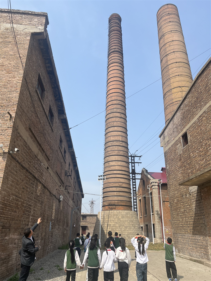 1745138582859587.jpg 盛世長安小學赴井陘礦區古村落藝術村開展美育研學實踐活動4_旋轉.jpg